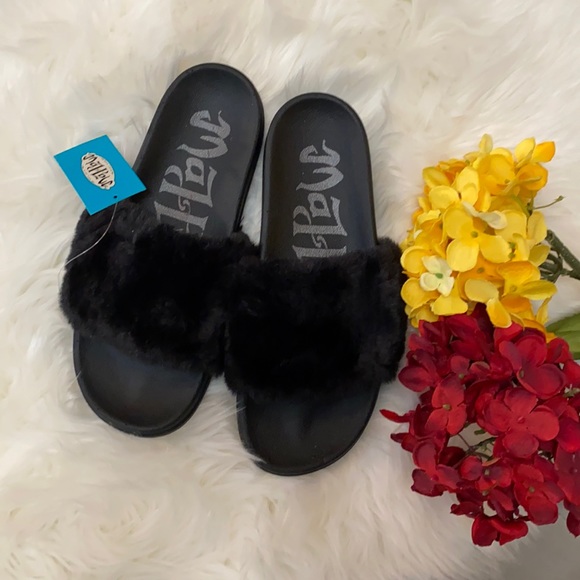 Mad Love Shoes - NEW! Mad Love Fuzzy Black Slides
